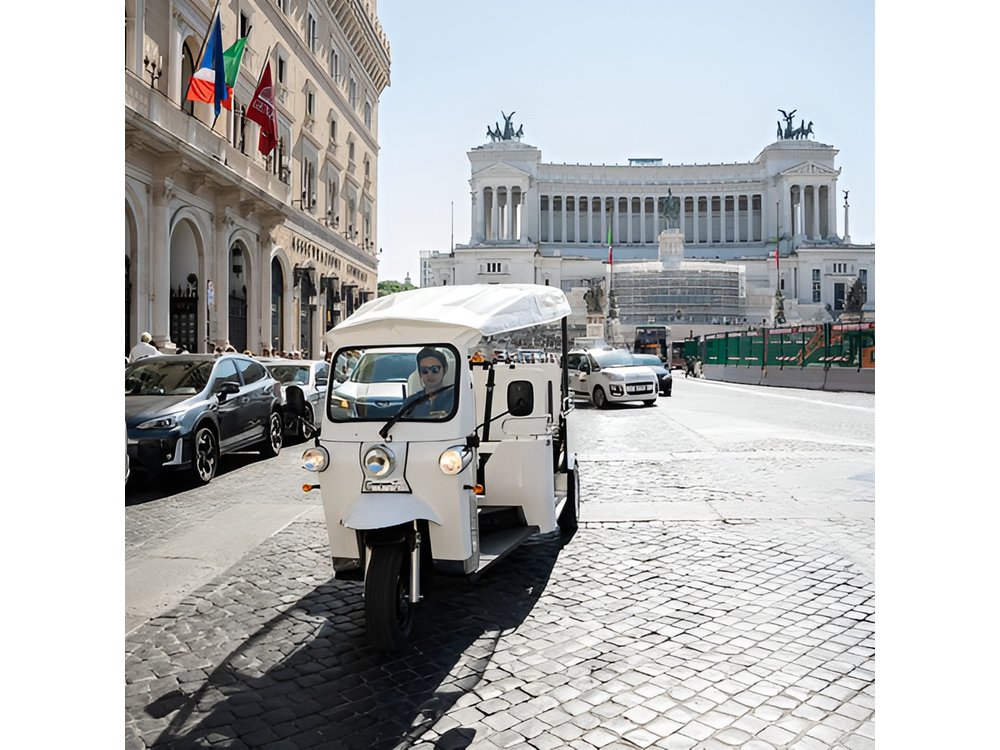 Rome 2h Tuk-tuk Tour with Prosecco & Hidden Gems