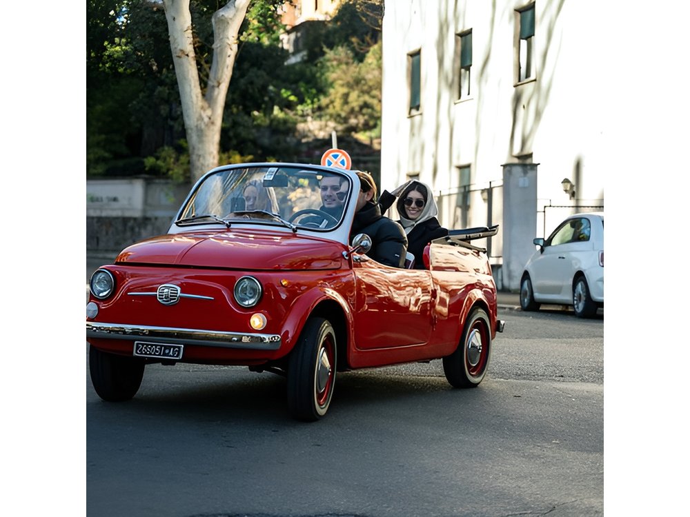 Classic Elegance: Vintage Fiat 500 Cabriolet Rome Tour