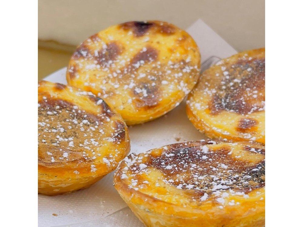 Private 6 or 10 Food Tasting and City Highlights Tour in Lisbon