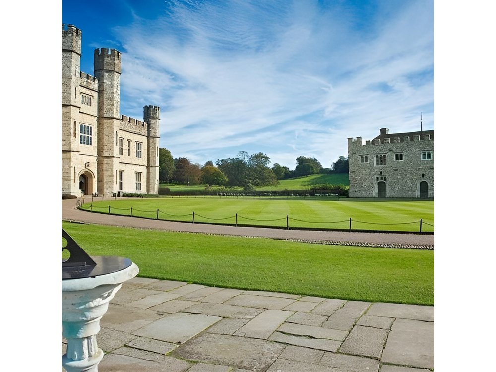 Leeds Castle Canterbury and Dover Private Tour from London