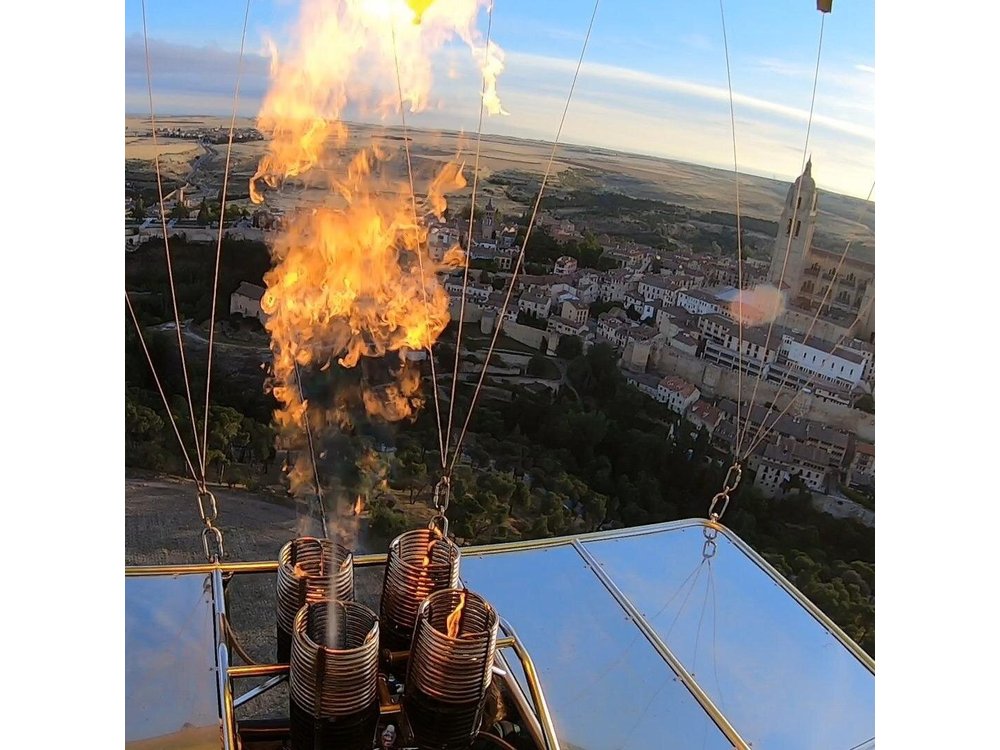 Balloon ride in Segovia with optional transportation from Madrid