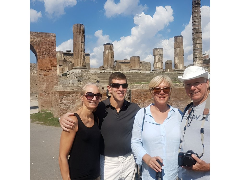 Pompeii ruins and Archaeological Museum private tour from Rome