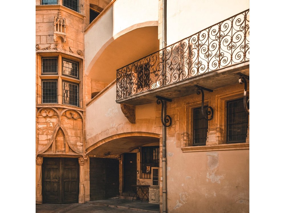 Unique Tours Lyon: Private Walking Tour of the Traboules