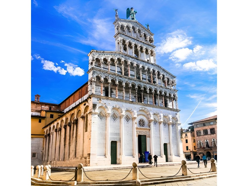 Full-Day Pisa and Lucca Day Trip from Montecatini