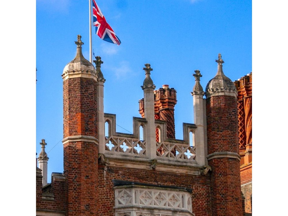 Stunning Hampton Court Palace Private Day Trip from London