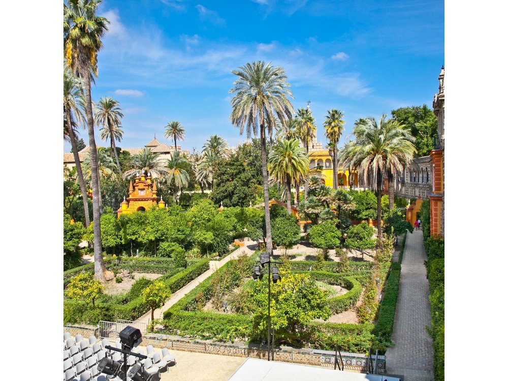 Sevilla: Guided tour to the Alcazar + Cathedral and Giralda