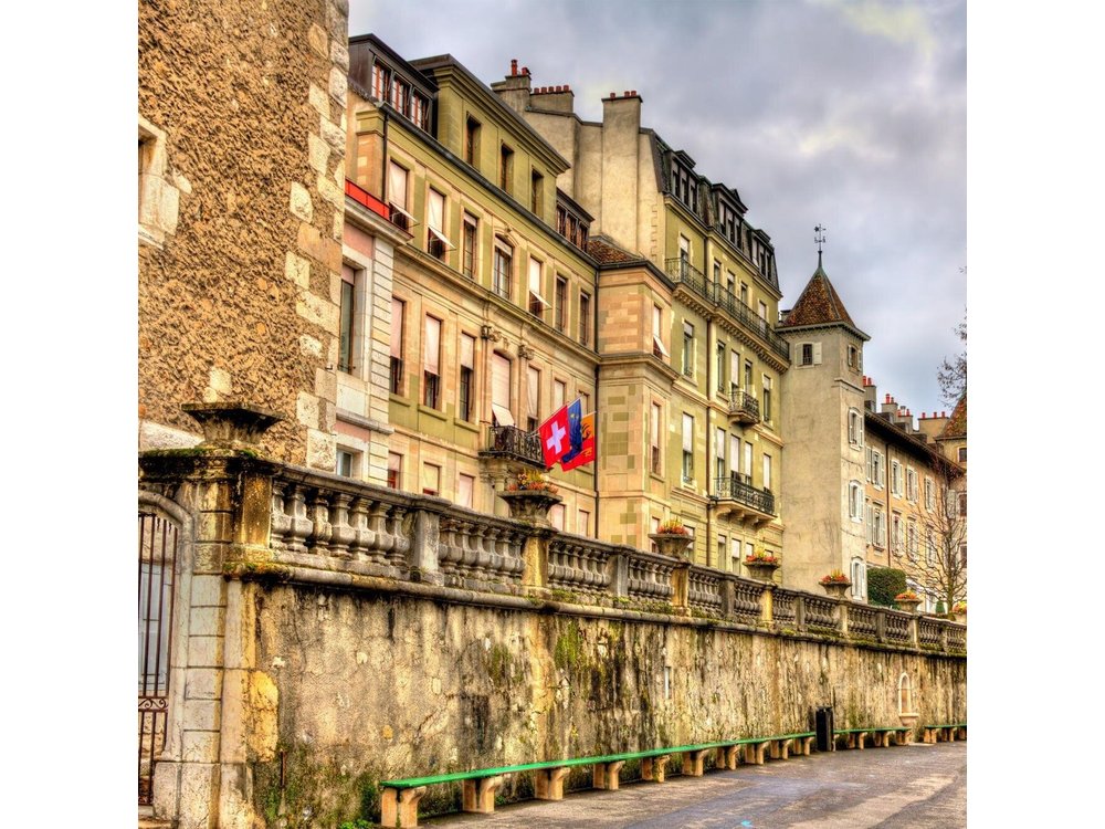 Geneva Scavenger Hunt & Highlights Self-Guided Walking Tour