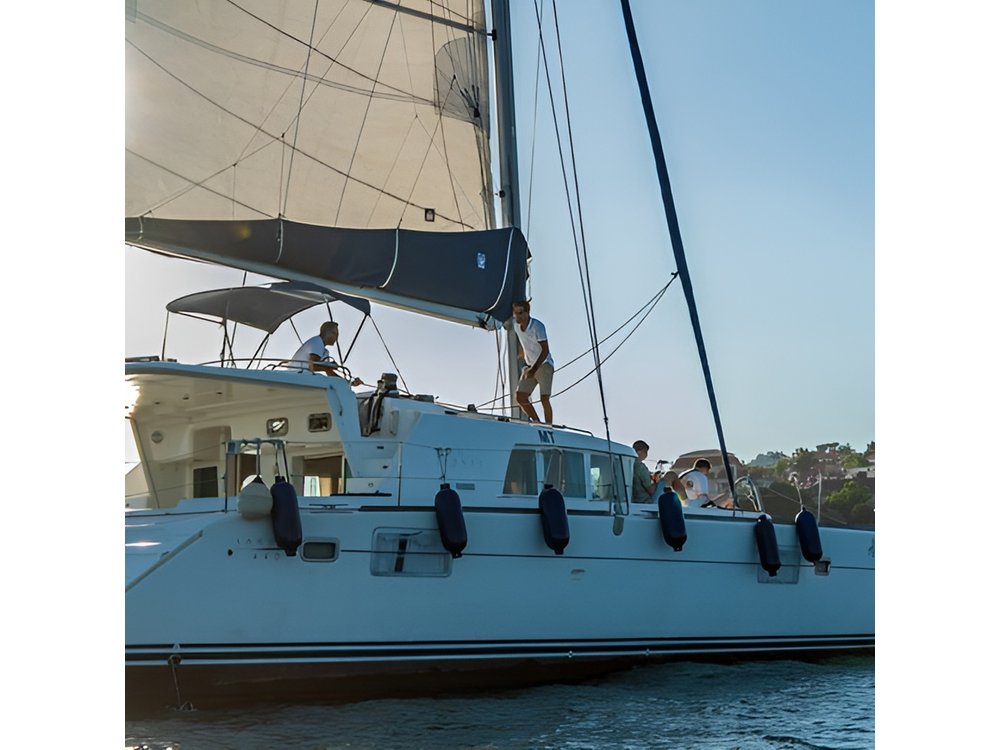 Private Catamaran Tour: Lisbon coast cruise with barbecue and drinks