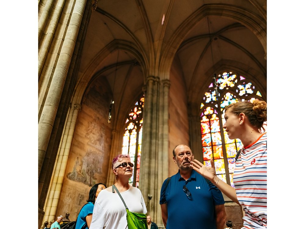 Prague: Castle Entry Ticket with Guide and River Cruise
