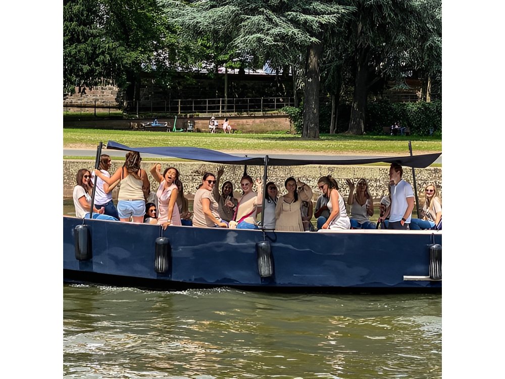 Boat Tour in Frankfurt for up to 12 Guests