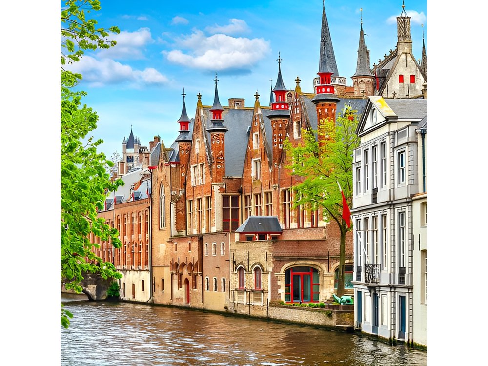 Cruise-Friendly Bruges Tour with Northern Venice Canal Cruise