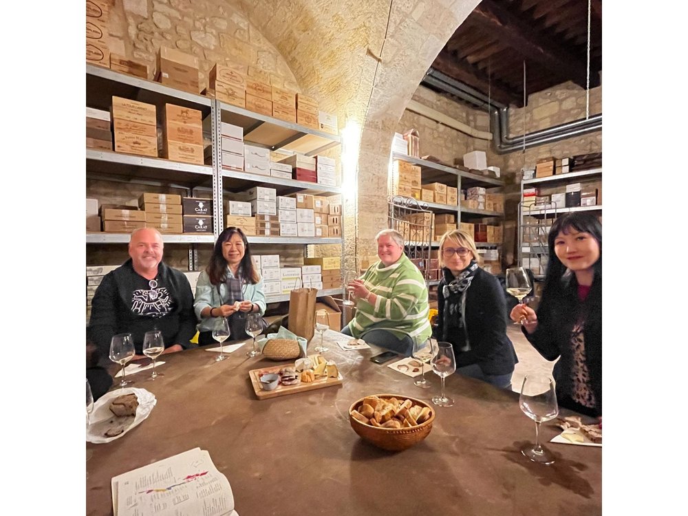 Traditional Gourmet Food & Wine Tour in Bordeaux