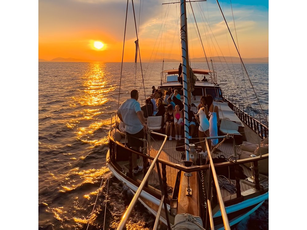 Athens Riviera Sunset Cruise with Snacks and Drinks Included