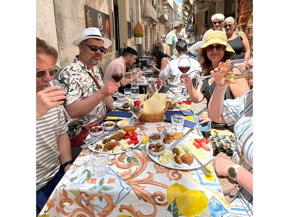 Sicilian Food tour and wine tasting in Ortigia in Syracuse