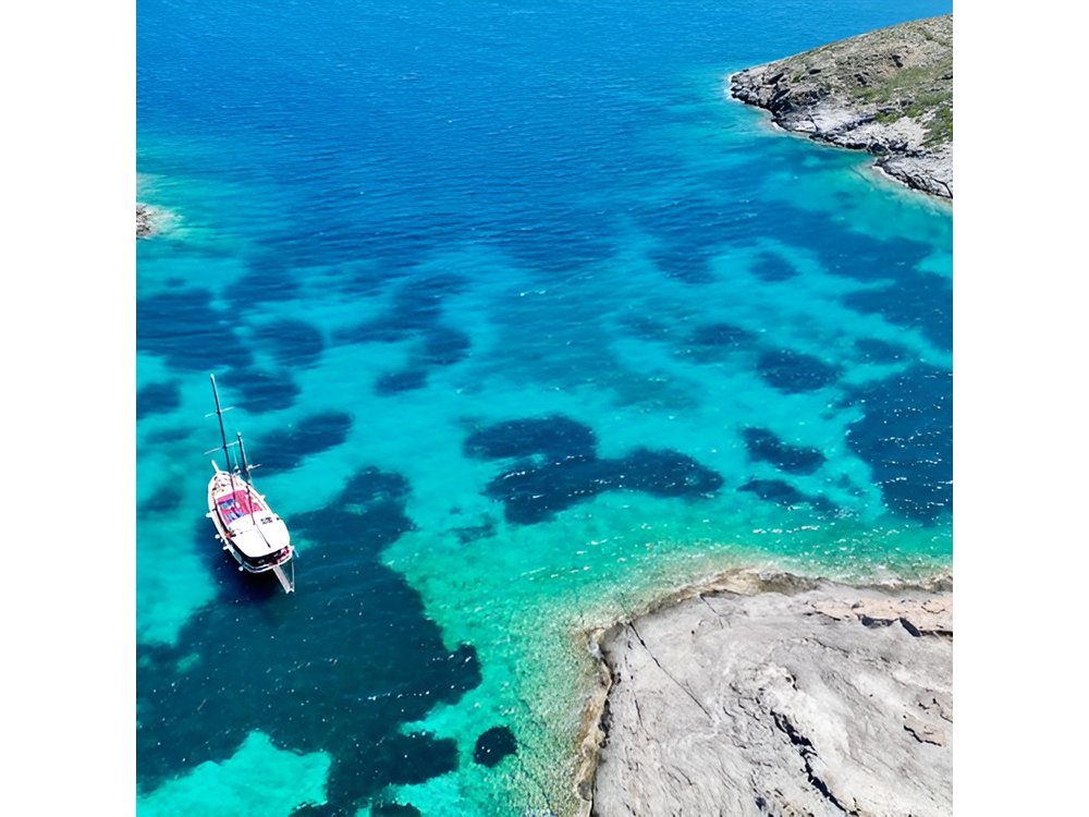 Private Cruise with Galatea(Paros,Antiparos,Despotiko,Bluelagoon)