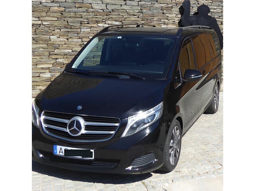 Private Transport Lisbon - Porto or Porto - Lisbon with 3 Stops