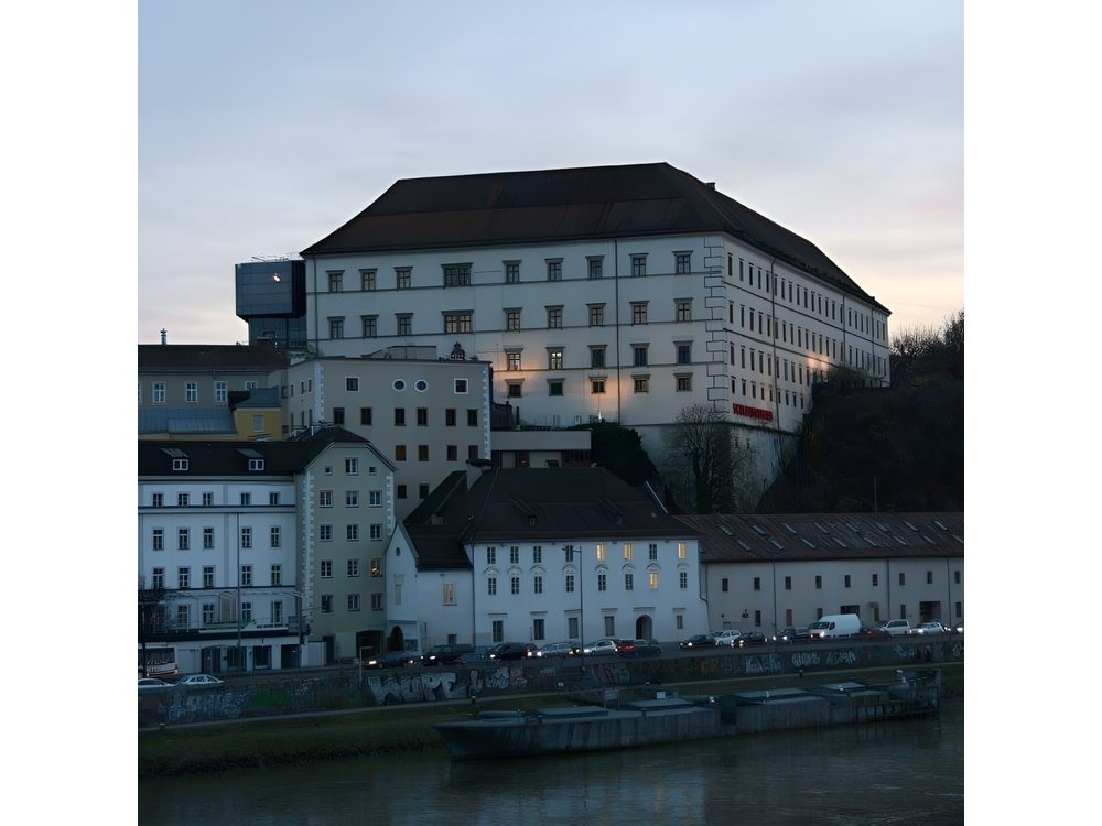 Vienna: Private Tour Mauthausen and Linz