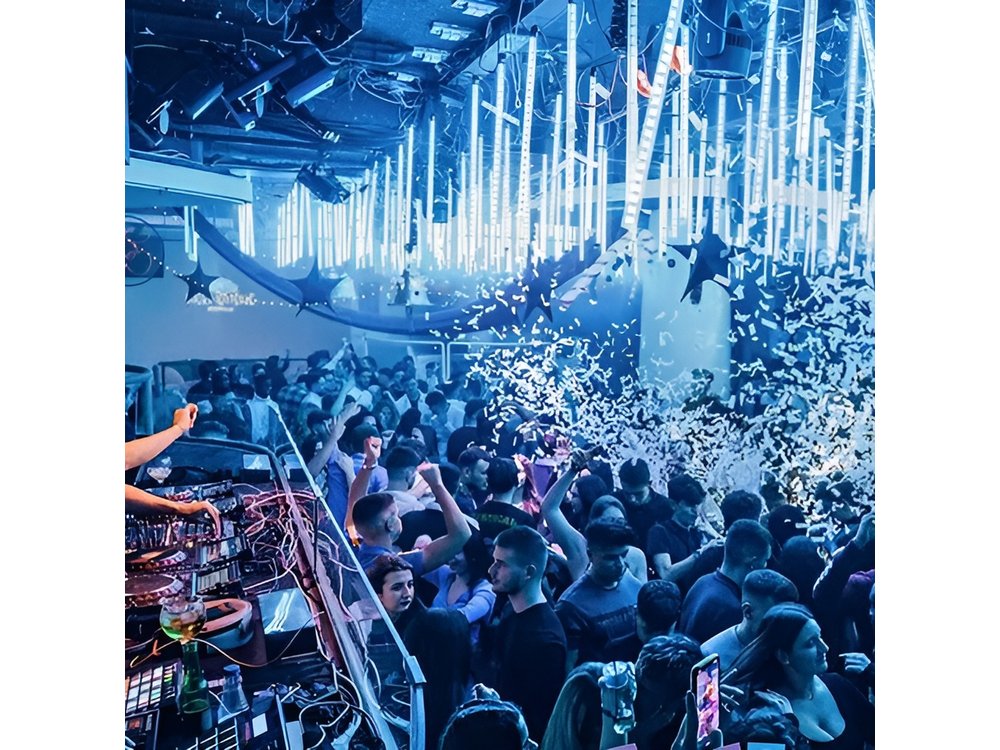 Barcelona Party Tour | 4h Experience | Club Entry