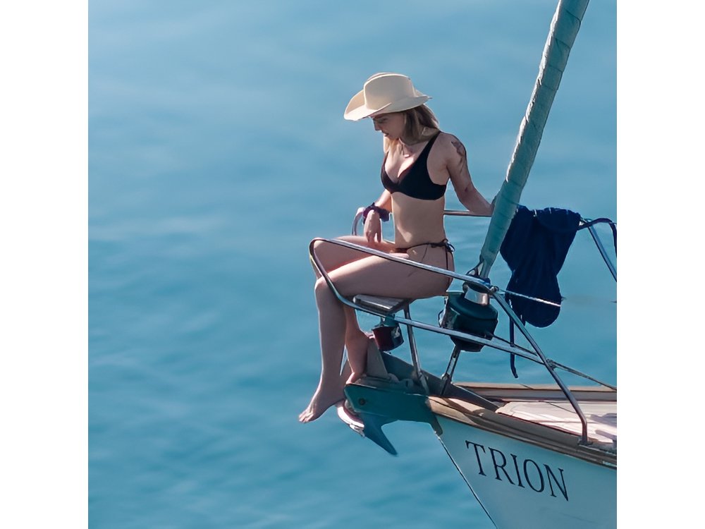 Private Half Day Morning Cruise of Milos and Kleftiko