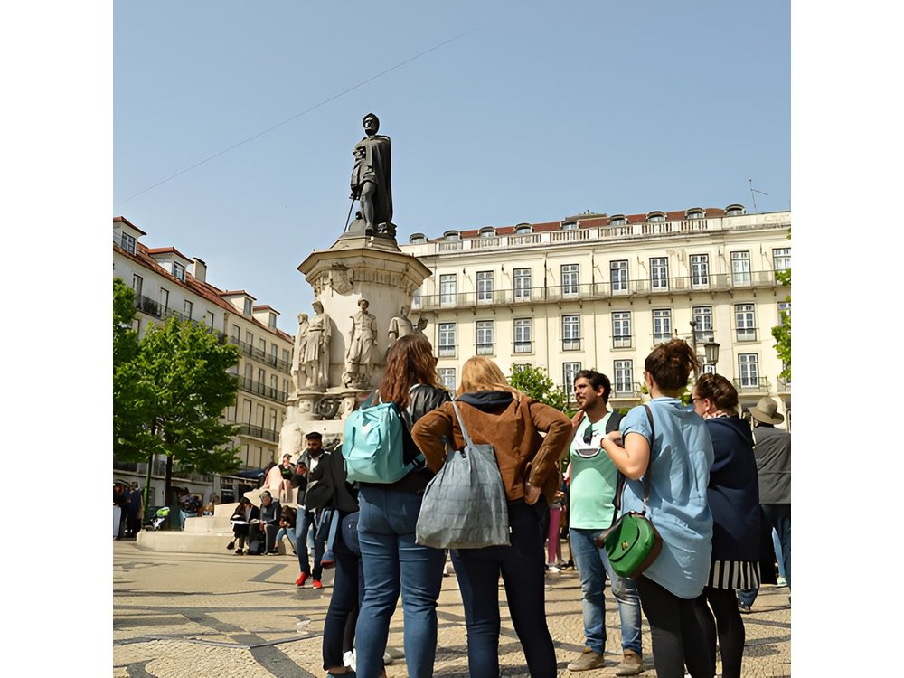 Lisbon city tour on history, culture and current topics
