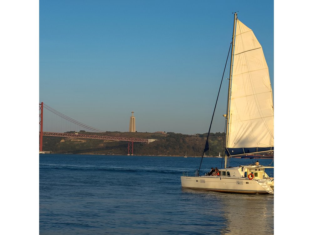 2h Lisbon Electric Tuk Tuk Tour + 2h Sunset Sailing Boat Trip