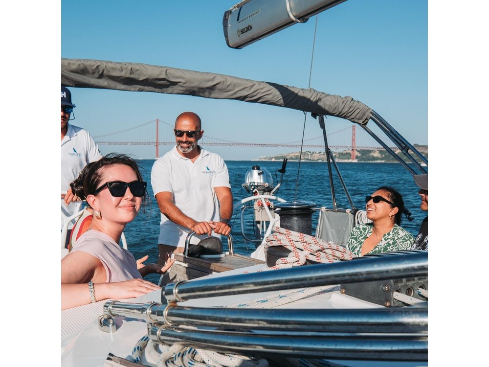 Lisbon Small Group 2h Sunset Sailing- Live Commentary & a Drink