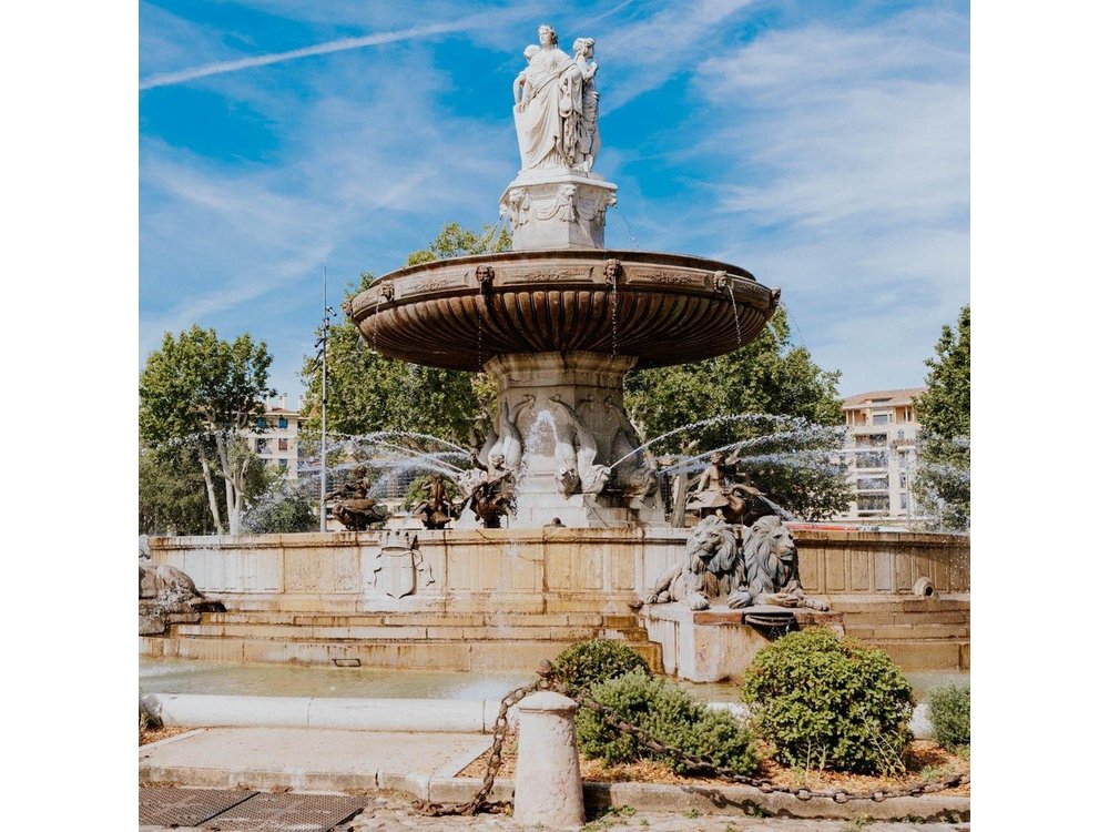 Essence of Provence in One Day: Aix, Wine Tour & Villages