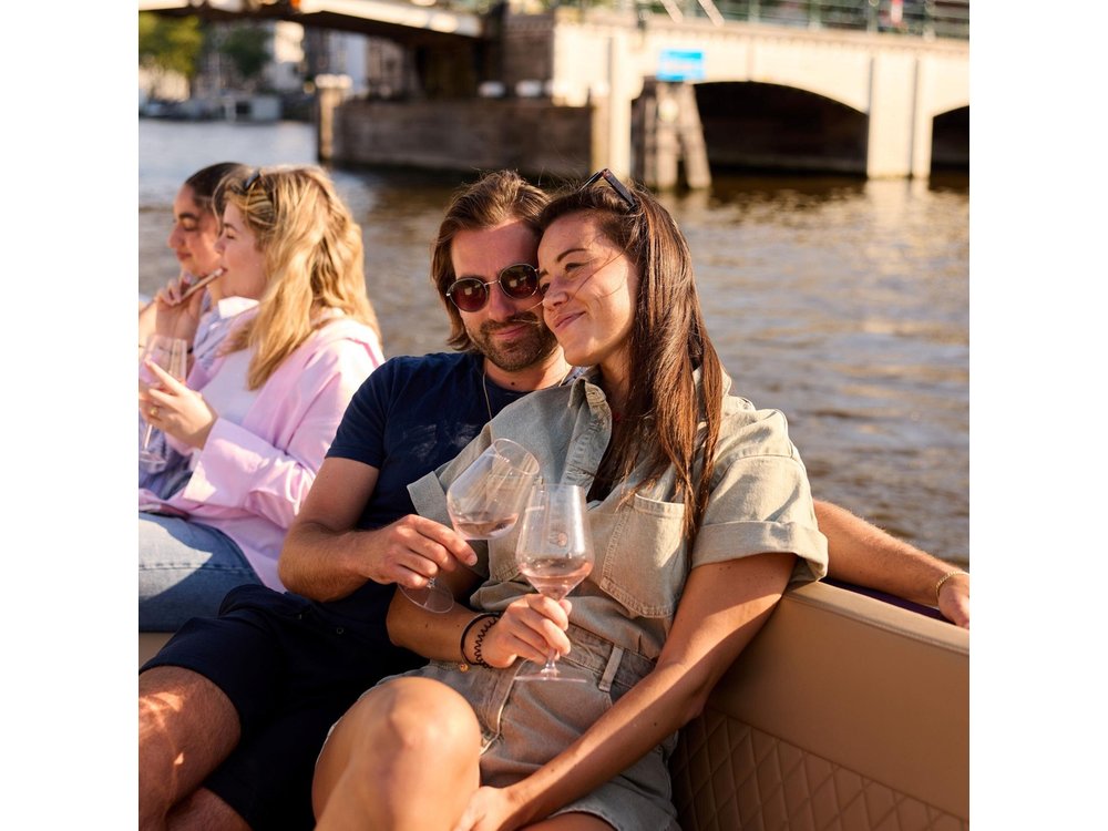 Highlights and Local Insights Canal Cruise Tour in Amsterdam