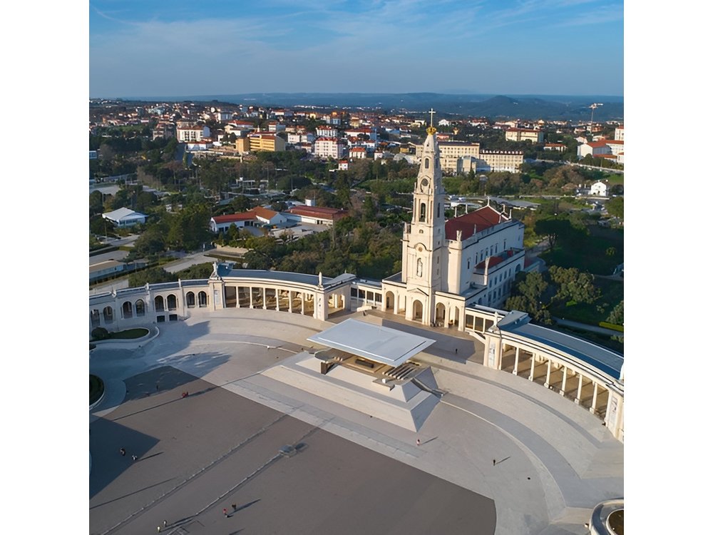 Fatima, Batalha, Nazare, Obidos Small Group Tour From Lisbon