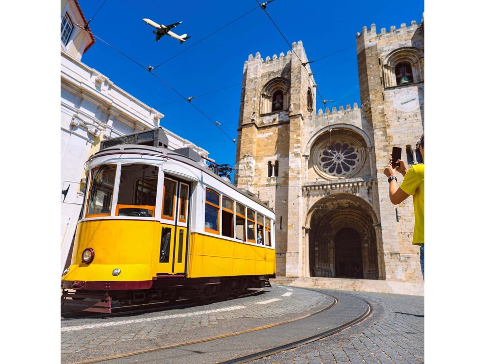 Lisbon Walking Tour with Audioguide on Your Smartphone