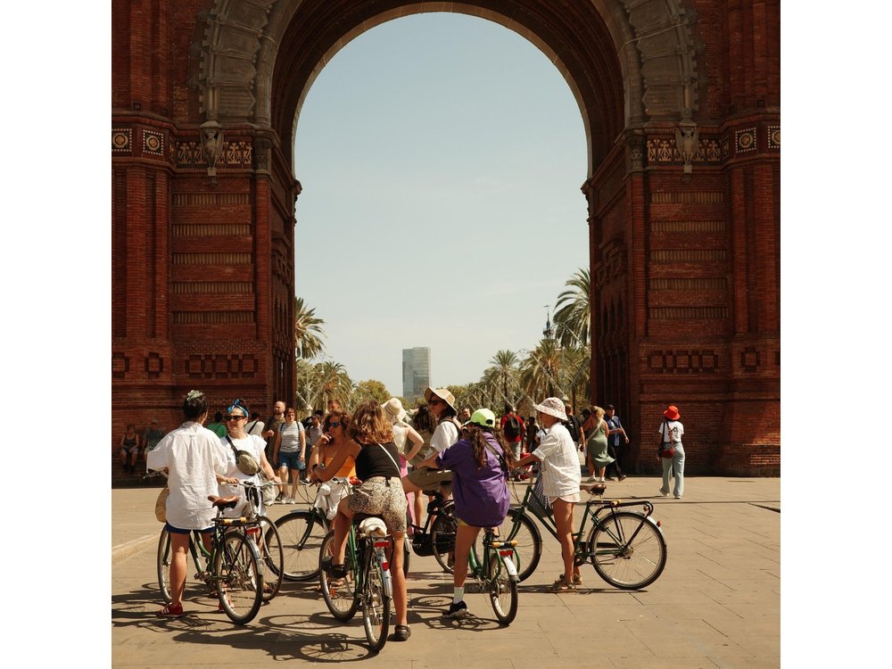 Barcelona 3-hour Bike or E-Bike Tour: Highlights and Hidden Gems
