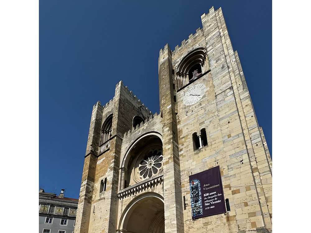 Discover Ancient Lisbon of Tuk Tuk with a local guide
