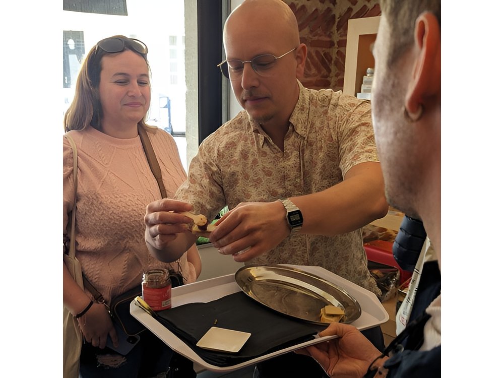Bordeaux Evening Food Tour with a sommelier