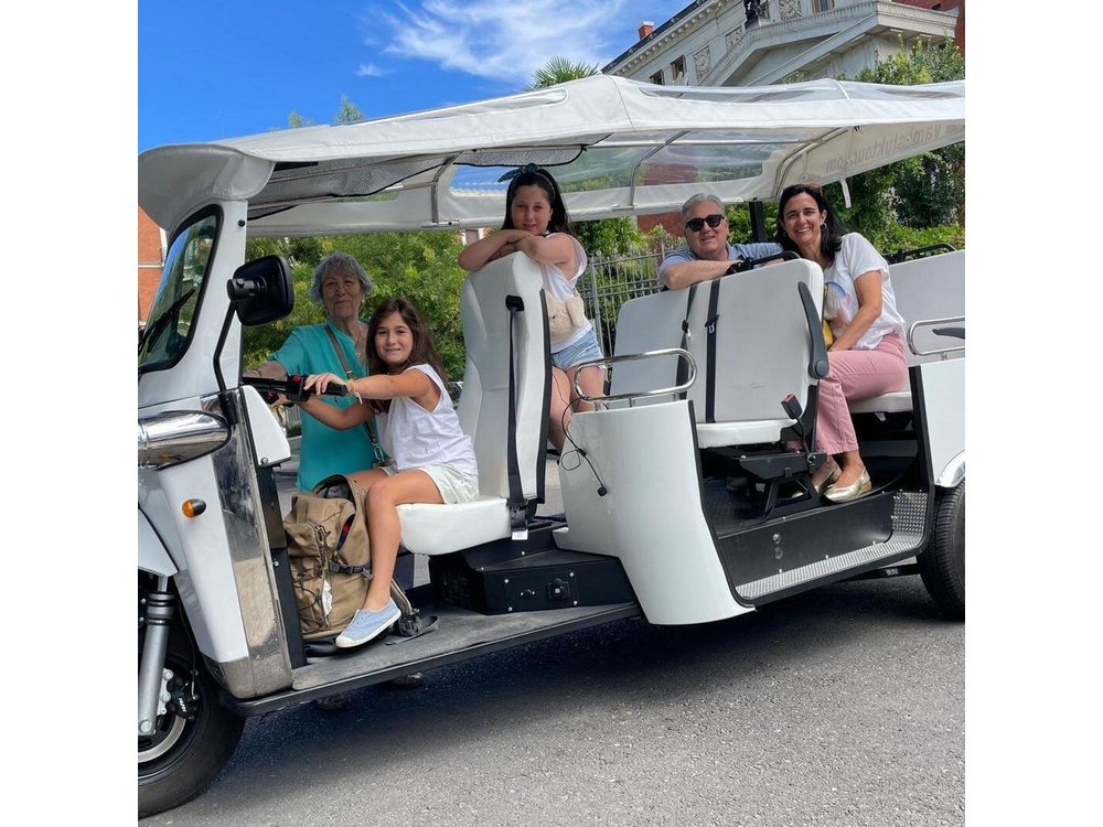 Discover Madrid in a Fun & Eco-Friendly Tuk-Tuk – Private Tour