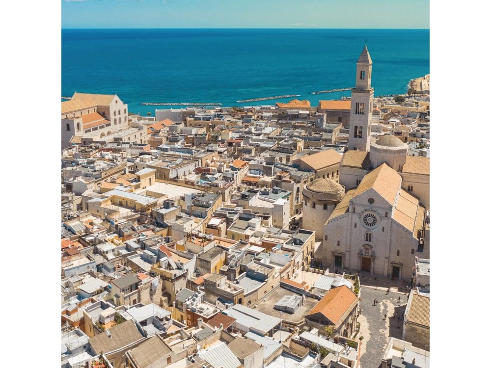 Bari Walking Tour with Audio and Written Guide by a Local