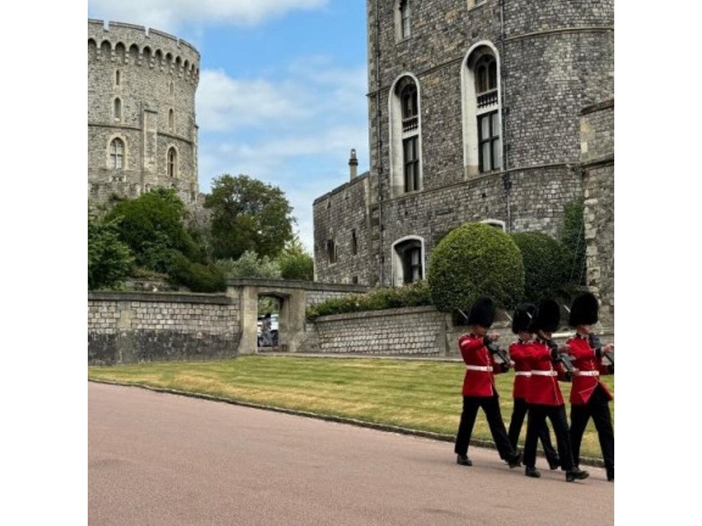 Windsor Castle Tour from London with Transportation & Audio Guide