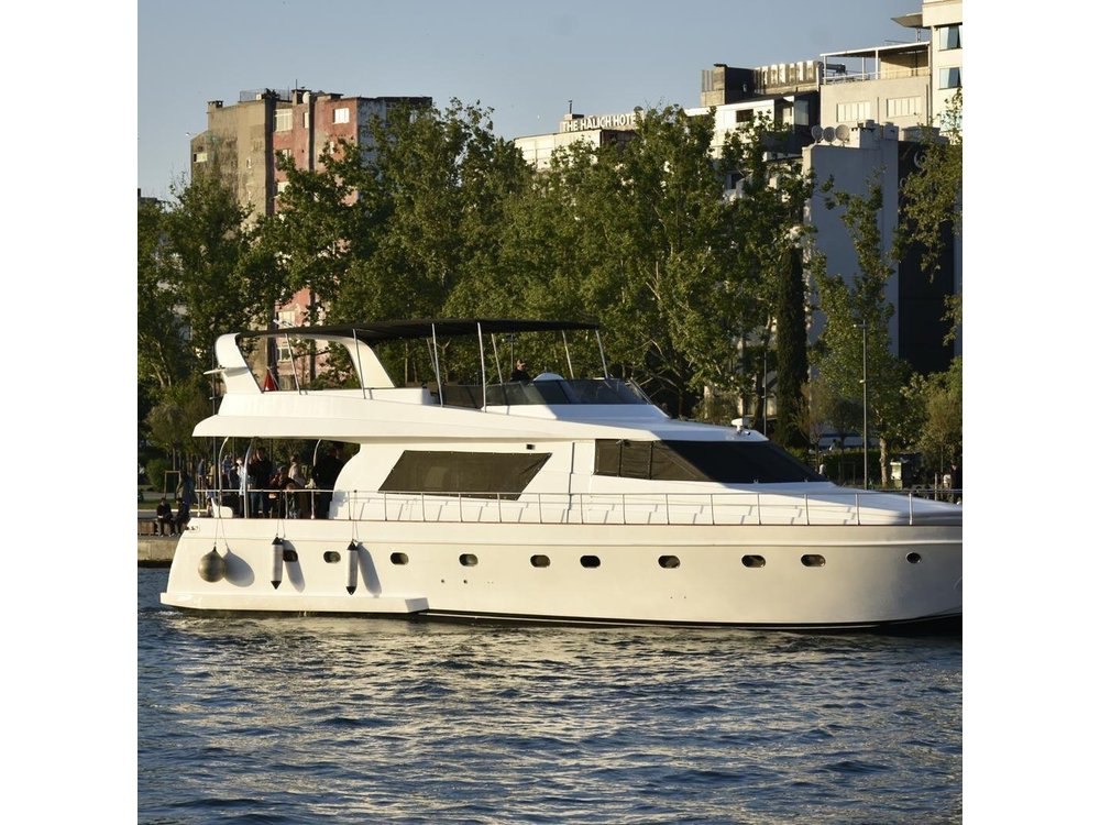 Istanbul Bosphorus Private Luxury Yacht 25m 82ft – 35 Guests