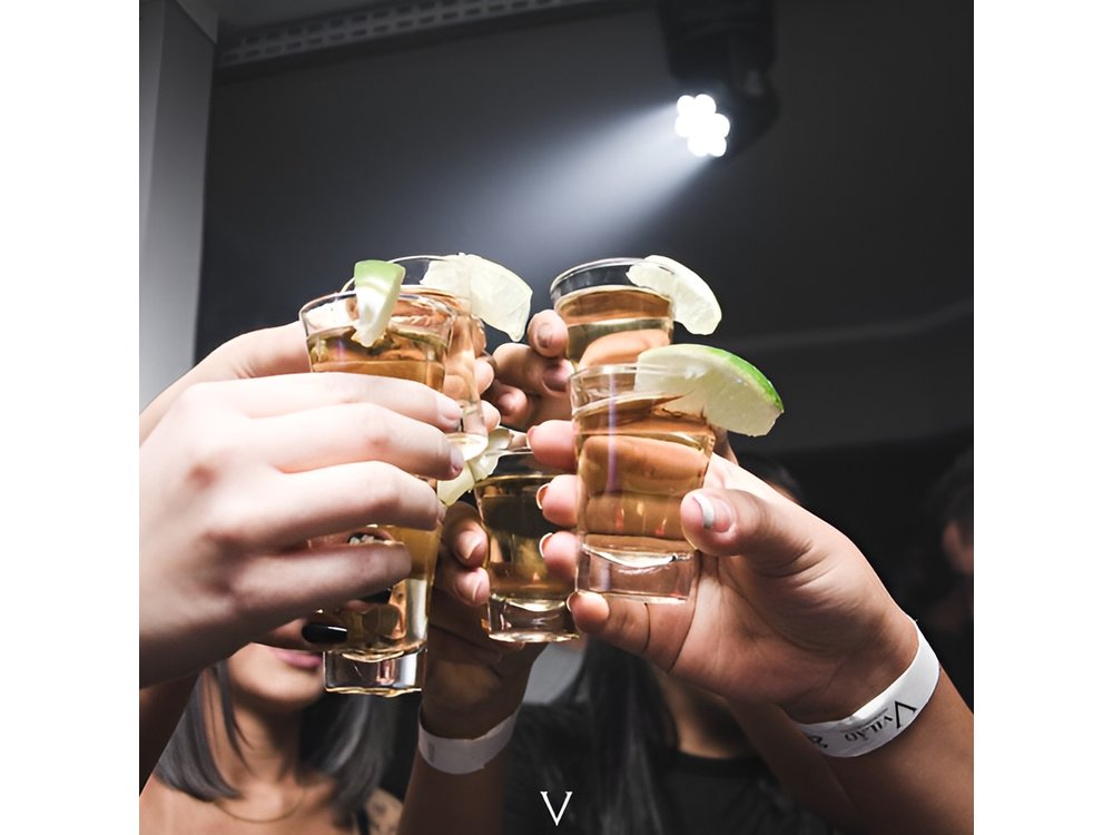 Munich PubCrawl: 4 Venues, Welcome Shots + Club Entry