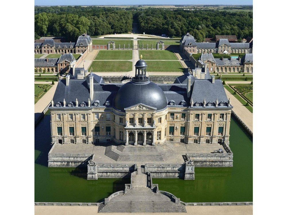 Chateau of Fontainebleau and Vaux le Vicomte 9-Hour Private Tour