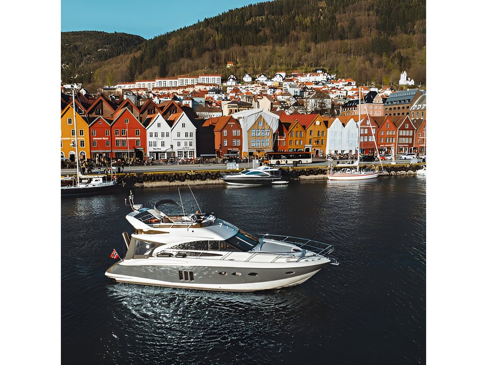 Private yacht evening cruise in Bergen, including champagne