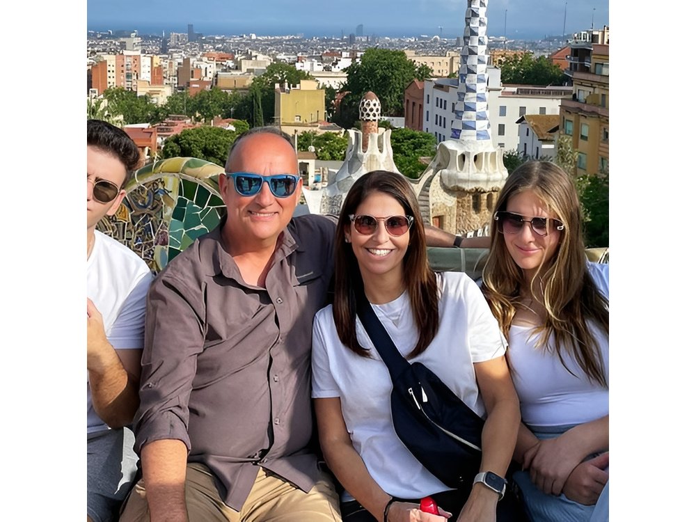 Private Barcelona and Park Güell Tour with hotel Pick-up