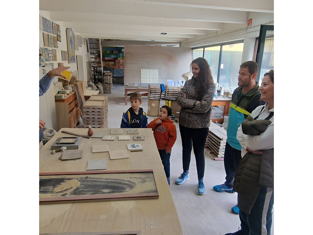 Lisbon: Tile Workshop and Wine Tasting Tour with Hotel Pick-Up