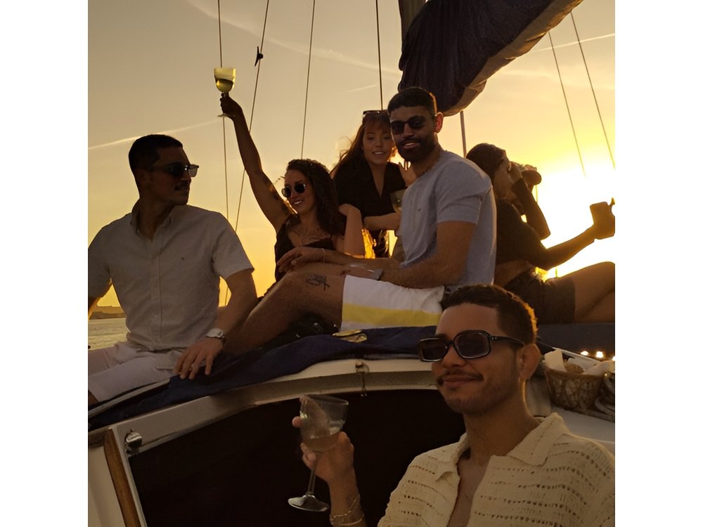 Porto: Private tour on vintage sailboat with sunset option