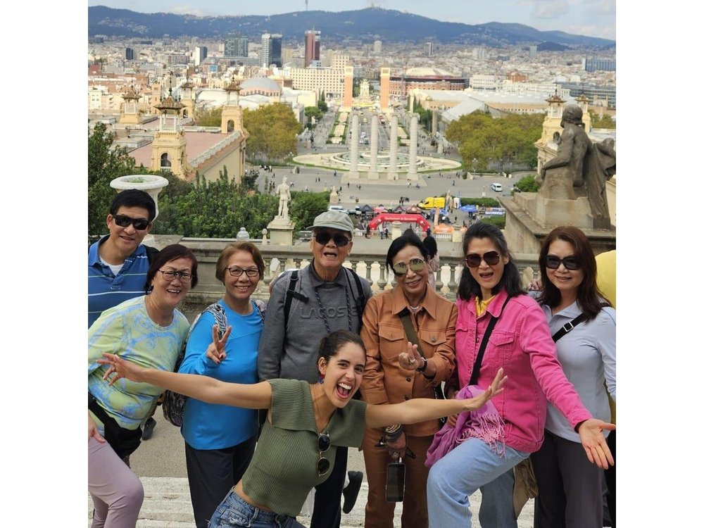 Barcelona: Old Town, Montjuic Castle, Cable Car Small Group Tour