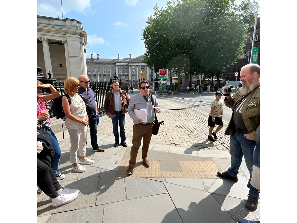 Book of Kells. Dublin Castle exterior. 5* History & Heritage Tour