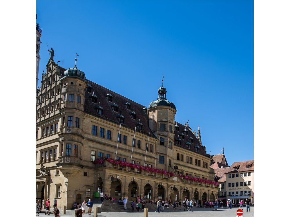 Munich to Rothenburg-ob-der-Tauber and Harburg Private Day Trip