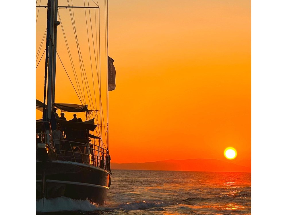 Athens Sunset Dinner Cruise – Swim Stop, Dinner & Open Bar