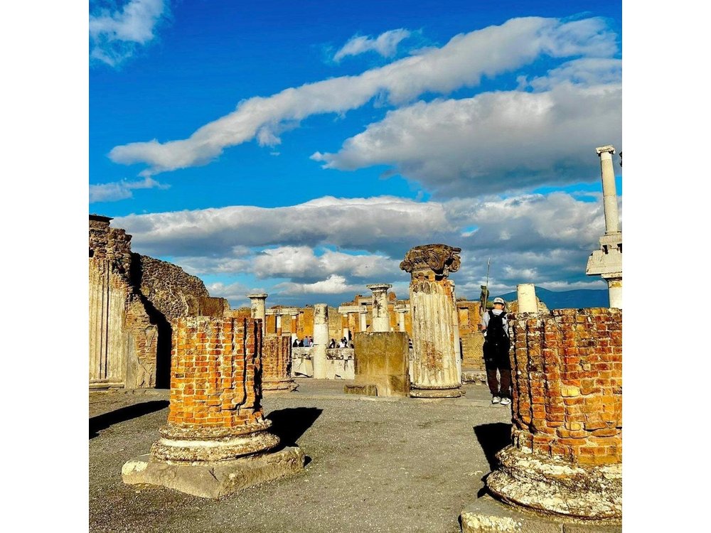 Pompeii with an Archaeologist Shared or Private Tour from Naples