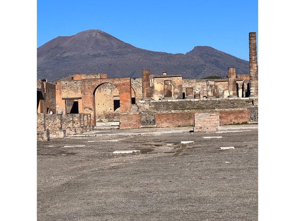Positano Sorrento and Pompeii Private Tour from Naples