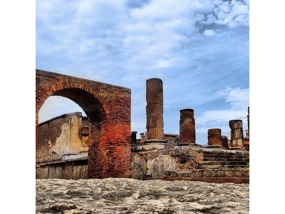 Rome Airport to Pompeii Tour with drop off Sorrento and Positano
